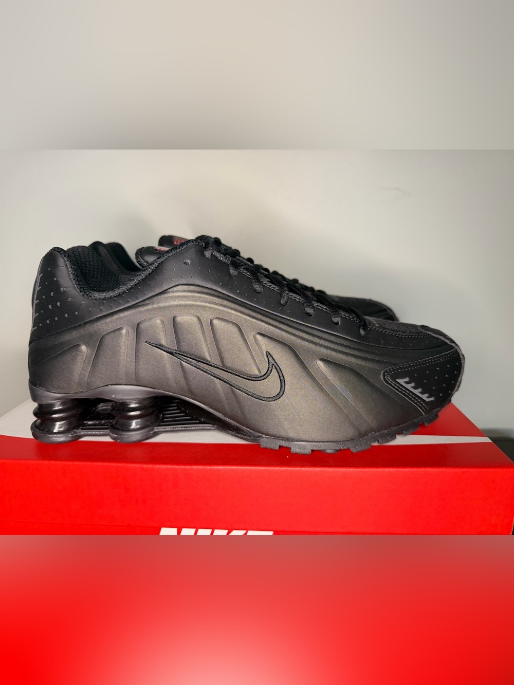 NEW Nike Shox R4 Men’s Size 10.5 Black/Black-Black Shoes